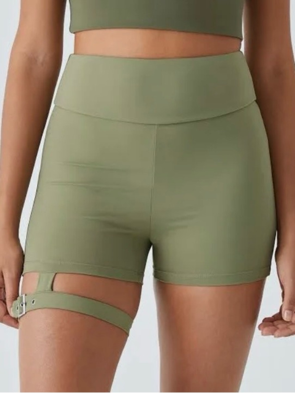LARGE .  HALARA ( BLACK) CARGO RUCHED THIGH BUCKLE SHORTS. (SOLD OUT ONLINE)